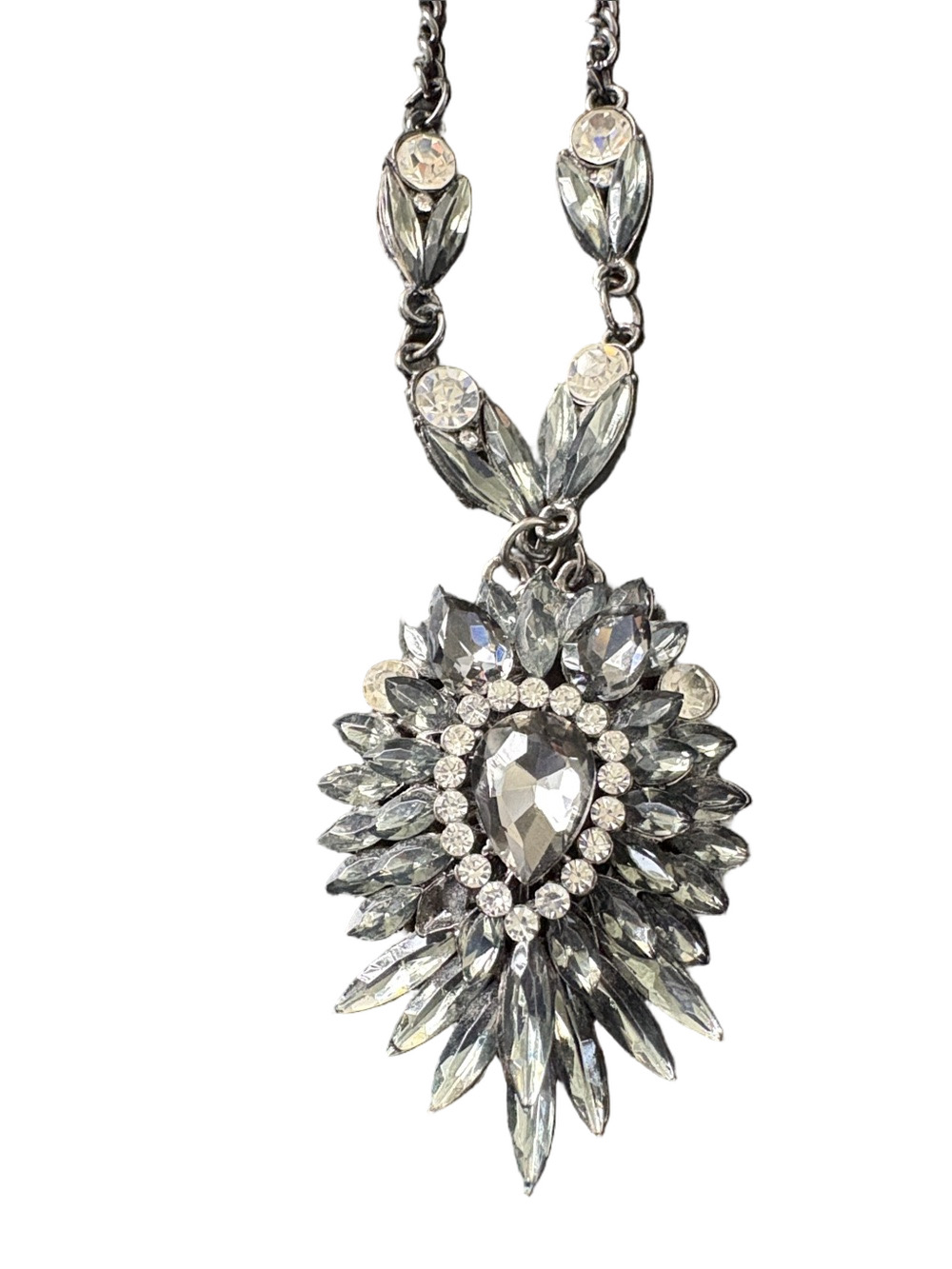 Vintage Style Rhinestone Statement Necklace Featuring Dramatic Sunburst